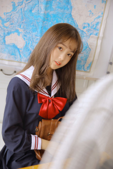 我被同桌摸下面流水了